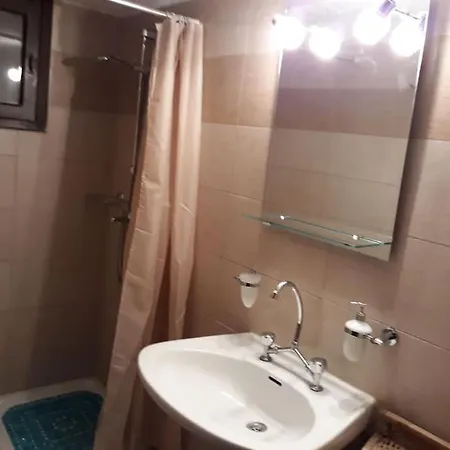 Asteri Traditional Seafront Apartment